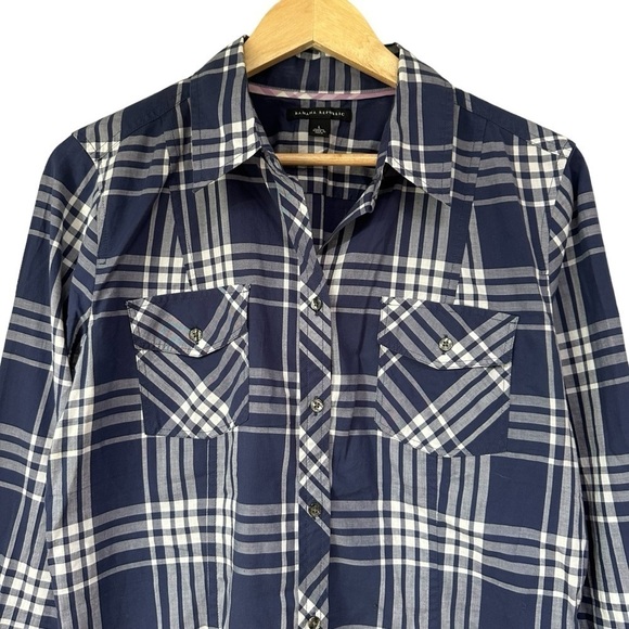 Banana Republic Blue and White Plaid Cotton Button Down Blouse, Large - Picture 2 of 10